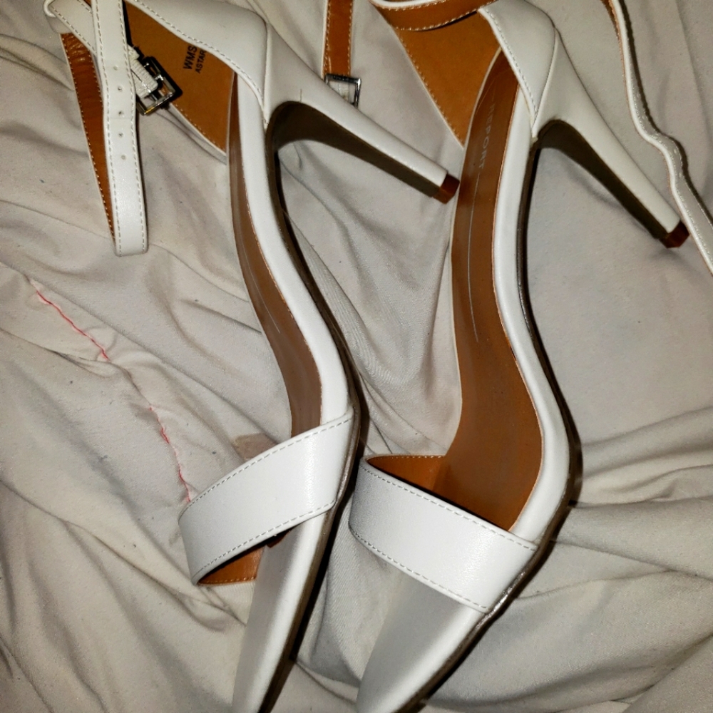 NWOT White Heels 8.5